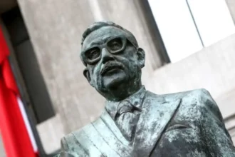 Controversia sobre traspaso de fondos públicos a Fundación Salvador Allende