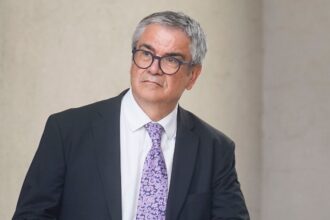 Ministro de Hacienda evalúa rebaja de impuesto a la renta