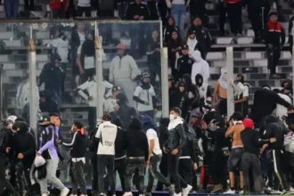 Tragedia en Estadio Monumental: Reja cede y deja víctimas aplastadas