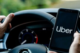 Nueva ley en Chile: Conductores de apps como Uber necesitan licencia A2