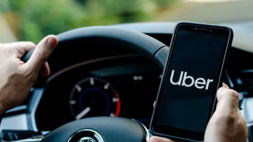 Nueva ley en Chile: Conductores de apps como Uber necesitan licencia A2