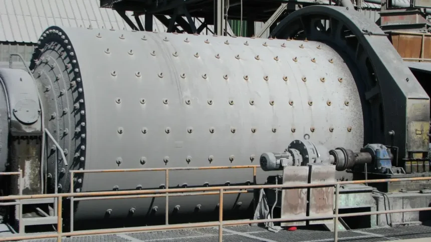 Proceso de licitación para suministro de revestimientos molino 5 en la Región de Atacama, Chile.