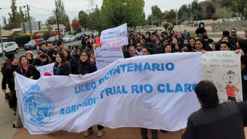 Funcionarios en paro por falta de pago de cotizaciones previsionales