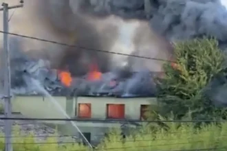 Incendio en exfábrica Schaub de Chiguayante: Bomberos investigan el incidente