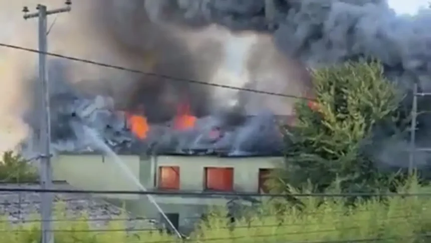 Incendio en exfábrica Schaub de Chiguayante: Bomberos investigan el incidente