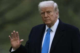 Gobierno de Trump excluye aranceles a tecnología, beneficiando consumidores en EE.UU