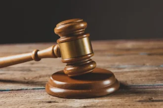 Formalizan a mujer en Iquique por esclavizar y maltratar a su hijo