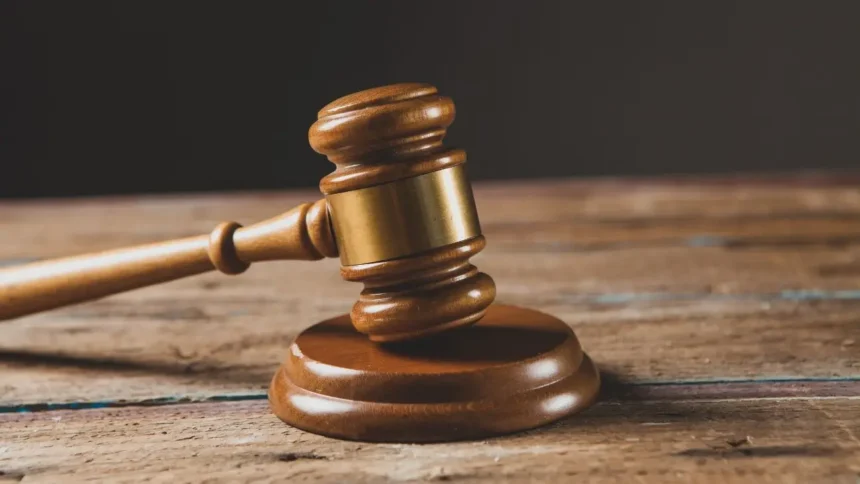 Formalizan a mujer en Iquique por esclavizar y maltratar a su hijo