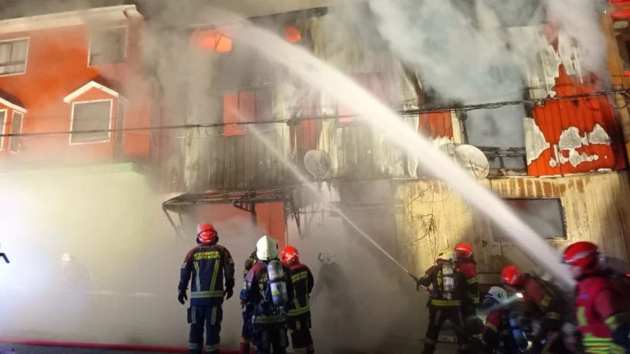 Tres muertos en incendio en Puerto Montt: Investigaciones en curso