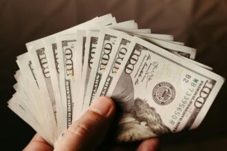 Argentina elimina restricciones a la compra de divisas: impacto en turismo a Chile