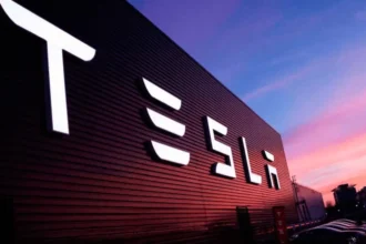 Tesla enfrenta crisis con ventas en declive y decepción de inversores