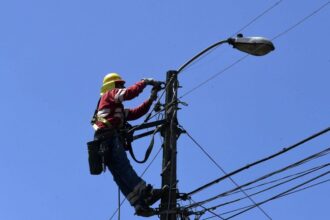 Cortes de energía en seis comunas de Santiago este jueves