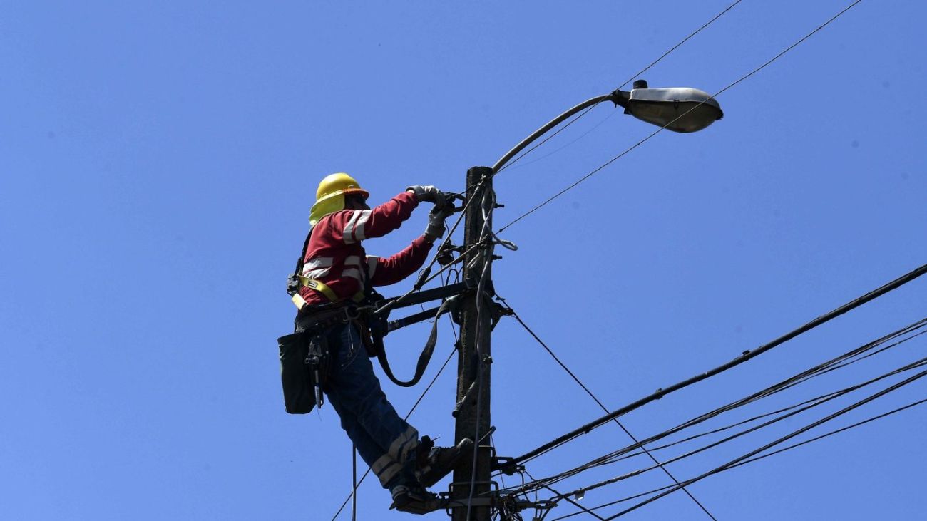 Cortes de energía en seis comunas de Santiago este jueves