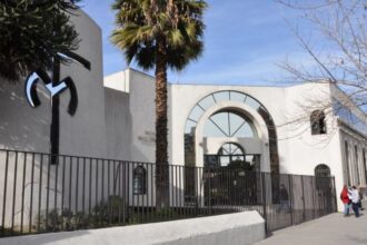 Sacerdote español en Chile acusado de conducta inapropiada con estudiante