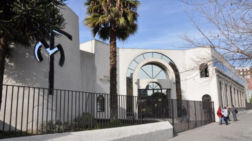 Sacerdote español en Chile acusado de conducta inapropiada con estudiante