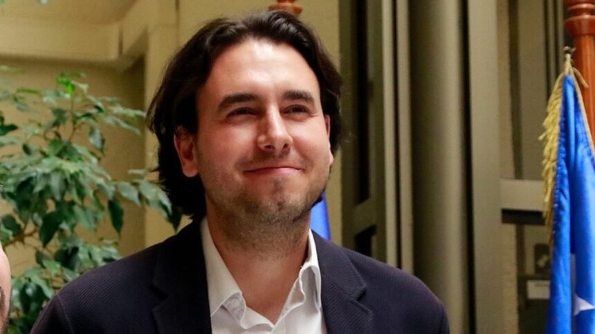 Vlado Mirosevic retira candidatura presidencial y apoya a Carolina Tohá