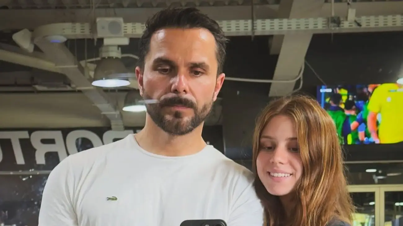 Álvaro Ballero celebra los 15 años de su hija con amor y orgullo