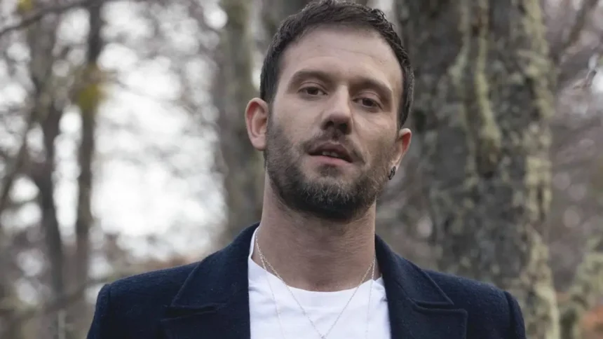 Hernán Contreras: De Actor a Modelo, Rumores y Éxito en Redes