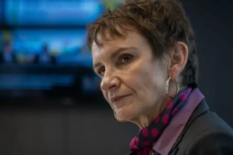 Carolina Tohá discrepa sobre régimen político en Cuba vs Jeannette Jara