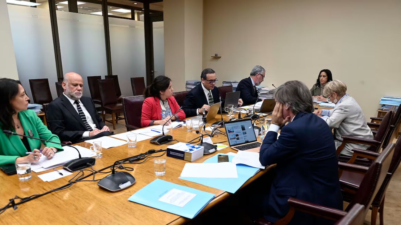 Despachan propuesta de reforma política al Senado tras críticas y tensiones