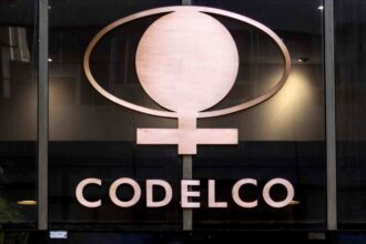 Codelco asegura suministro eléctrico renovable hasta 2040 con contratos adjudicados a dos empresas