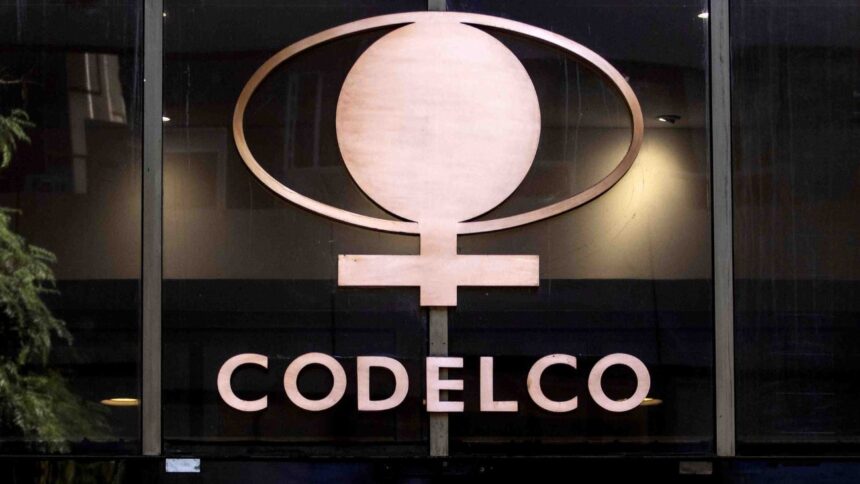 Codelco asegura suministro eléctrico renovable hasta 2040 con contratos adjudicados a dos empresas