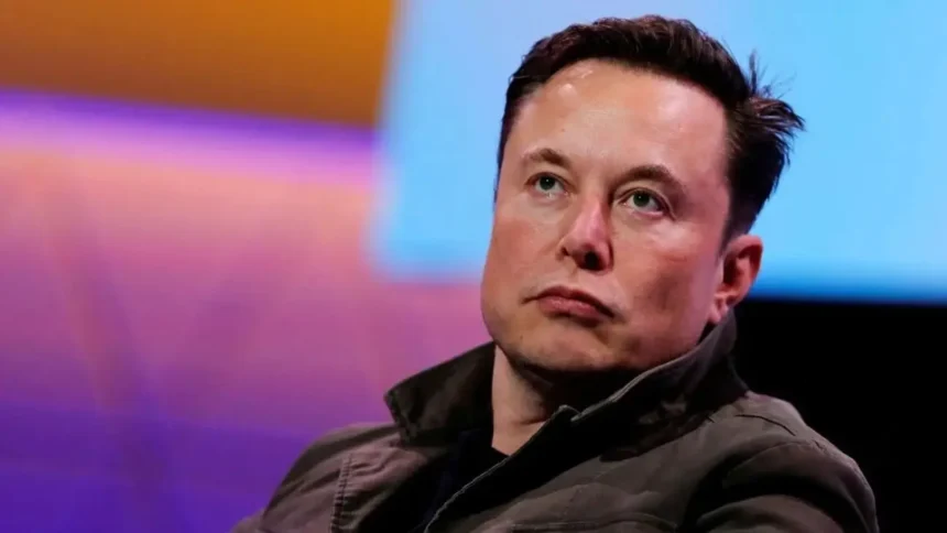 Elon Musk: Impacto político y empresarial en Tesla tras críticas y descuentos