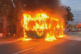 Bus RED se incendia en Estación Central: investigación en curso