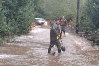 Desborde de ríos mantiene a Pucón incomunicado y en Alerta Roja