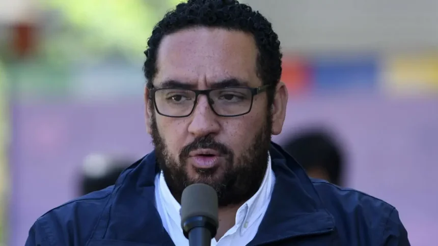 Ministro Cataldo: Cuba no es una democracia y Venezuela es autoritaria