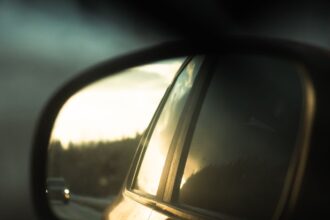 Comienza la fiscalización del grabado de patentes en vehículos en Chile