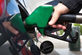 Nuevos precios de combustibles en Chile: pequeña caída a partir del 24 de abril