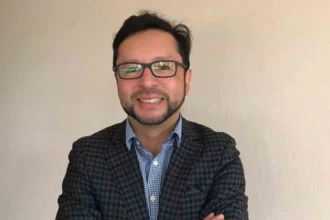 Posible destitución de Rodrigo Daroch por participación política desde su oficina