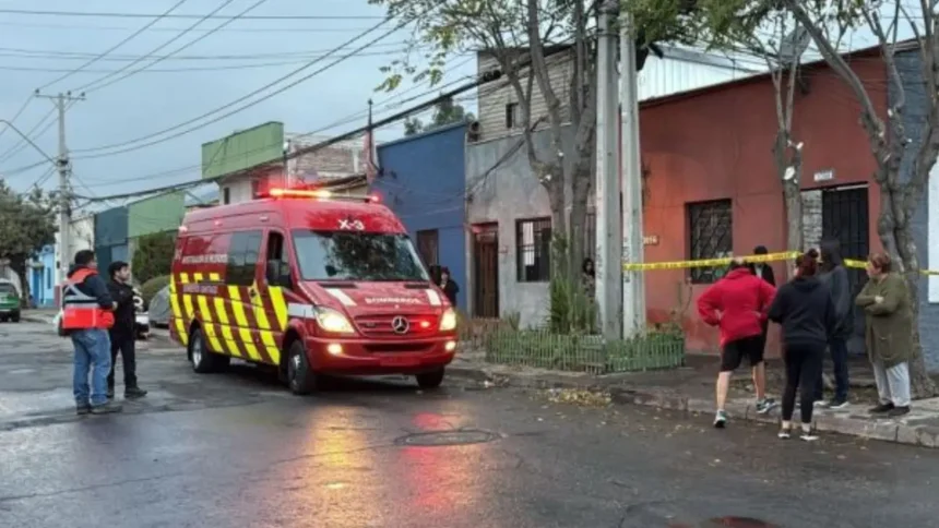 Adulto mayor muere en incendio en Recoleta, su hija arrestada