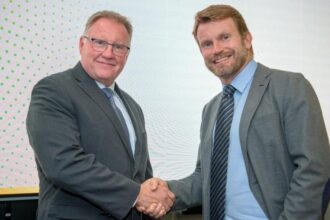 Colbún y e-Storage firman contrato por 912 MWh en baterías para proyecto en Chile