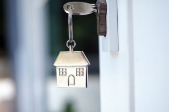 Subasta de propiedades en línea: oportunidad para adquirir una vivienda