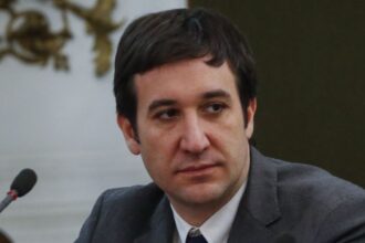 Denuncian campaña de críticas contra Evelyn Matthei: Presidente y ministros involucrados