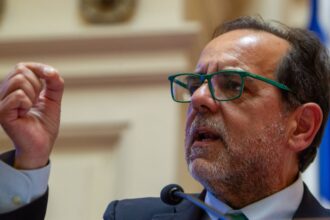 Jaime Mulet descarta bajar su precandidatura presidencial ante propuestas oficialistas diferentes