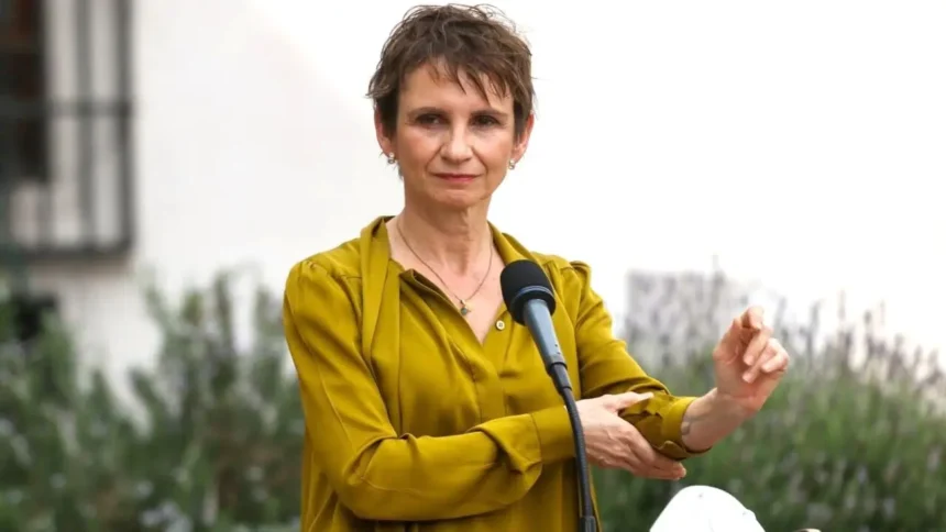 Carolina Tohá lidera encuesta presidencial y arrasa en posible segunda vuelta