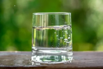 Avanza en Chile la "Ley del vaso de agua" para promover consumir agua potable