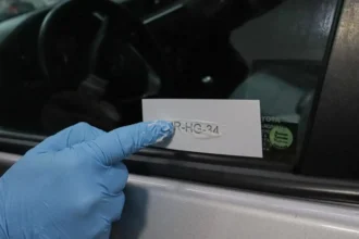 Nuevo requisito en Chile: grabado obligatorio de patentes en vehículos