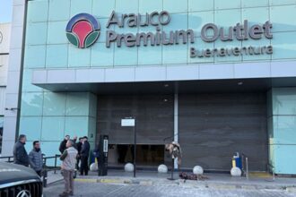 Delincuentes roban en outlet de Quilicura buscando cajero automático