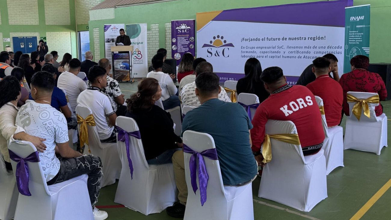 Capacitación de grúa horquilla en Paipote: Jóvenes reciben Licencia Clase D para reinserción social