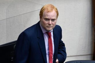 Renuncia del senador Rojo Edwards sacude al Partido Social Cristiano