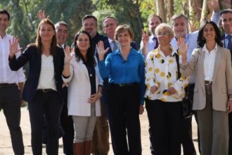 Evelyn Matthei presenta a sus 11 voceros de campaña en Chile