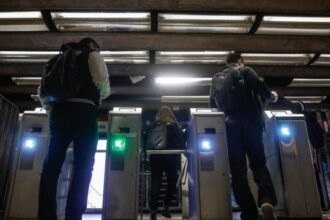 Metro de Santiago y Visa lanzan "MetroPago" para fácil acceso al transporte