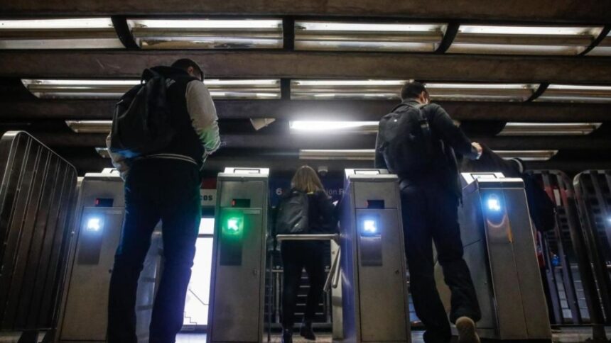 Metro de Santiago y Visa lanzan "MetroPago" para fácil acceso al transporte