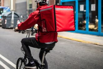 PedidosYa expande su modalidad "walkers" a más comunas de Chile