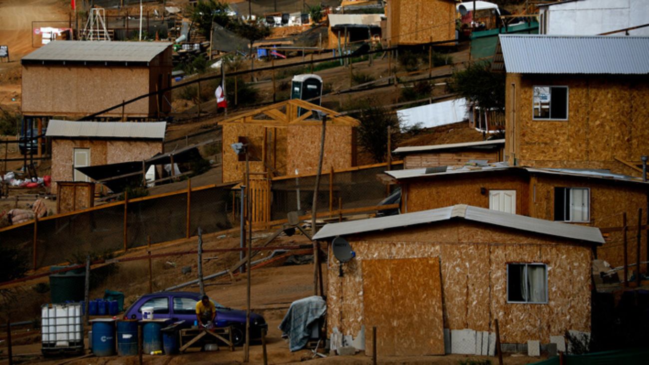 Aumento de campamentos en Chile: crisis habitacional persistente y soluciones urgentes