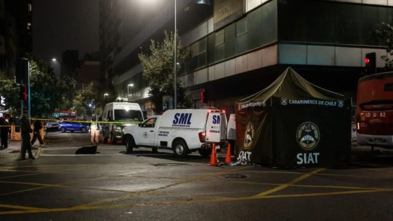 Trágico accidente en Santiago Centro: Dos mujeres atropelladas por bus RED